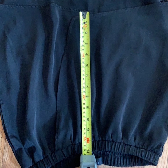 Black mini skirt with pockets - Picture 11 of 13